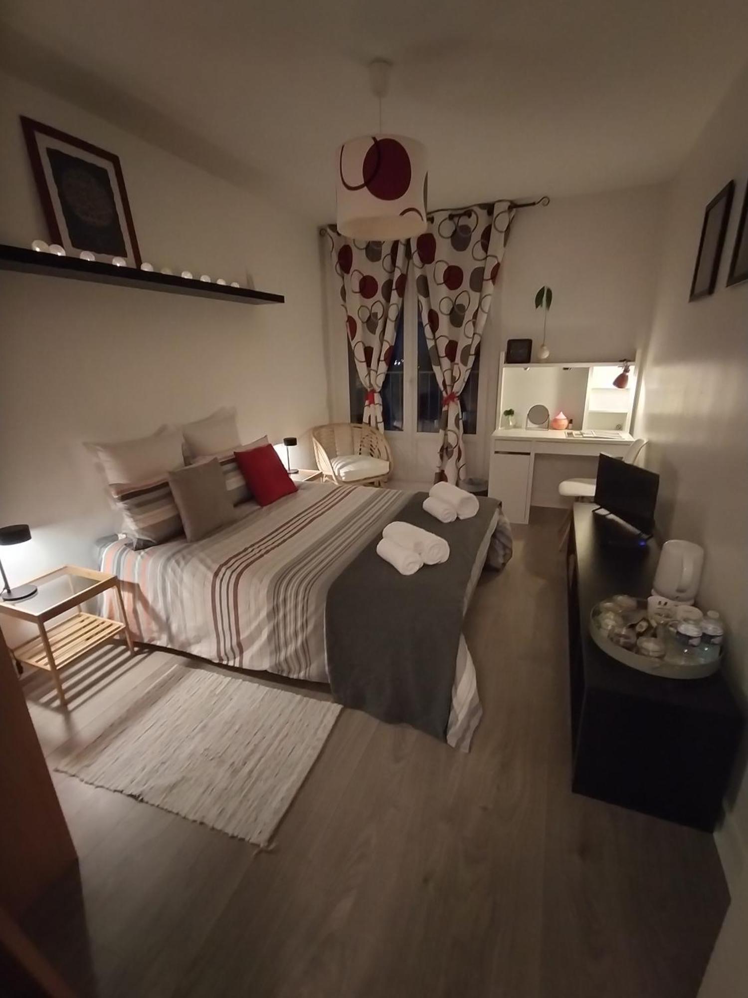 Lumineux 70 M2 & Parking Prive Proche Centre Homestay Brest