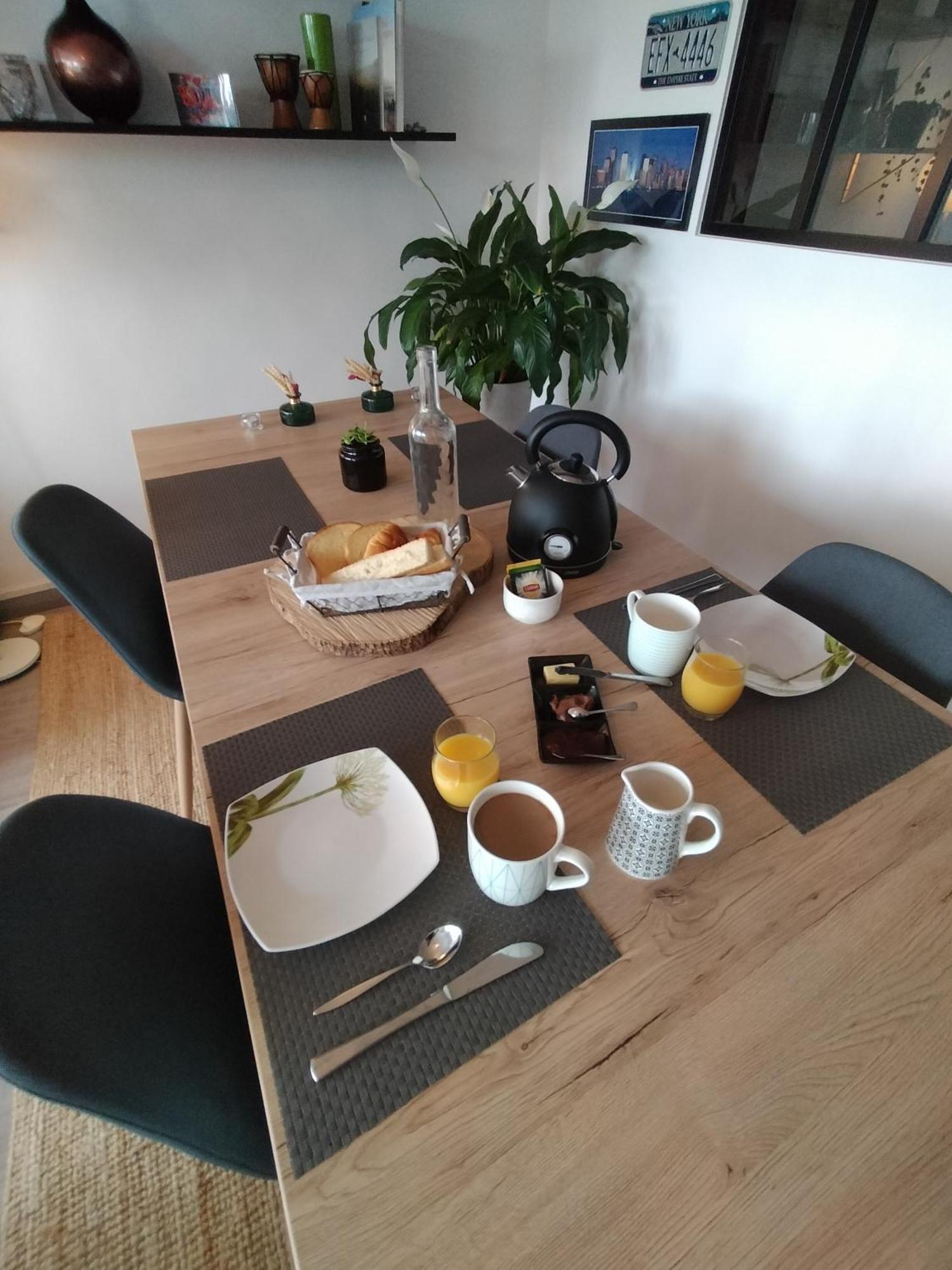 Homestay Lumineux 70 M2 & Parking Prive Proche Centre