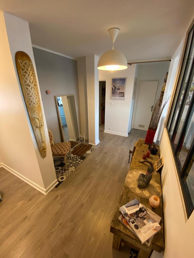 Lumineux 70 M2 & Parking Prive Proche Centre Homestay Brest